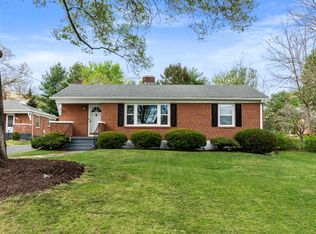 809 Skymont Rd, Staunton, VA 24401