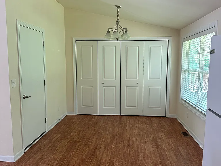 517 Crescent Ct — Photo 5