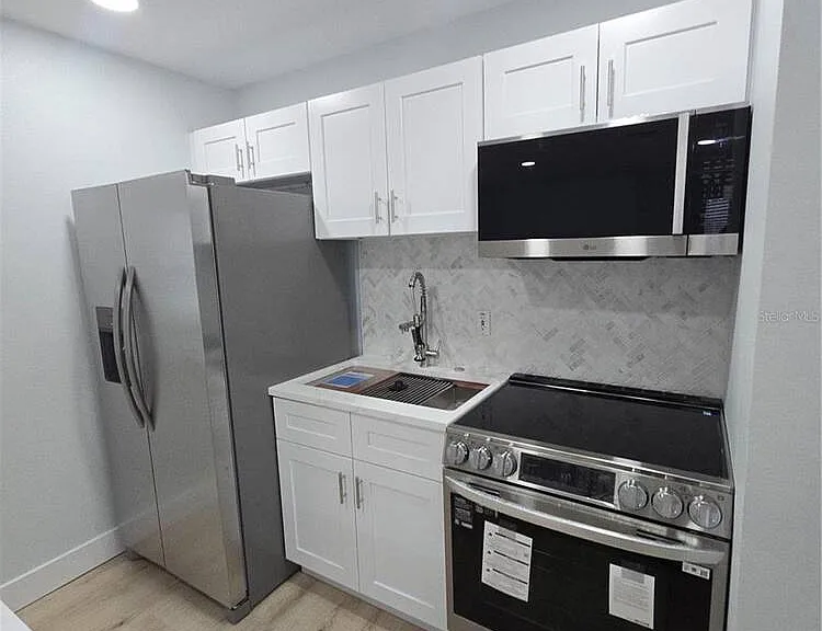 104 Eastpark Cres #B — Photo 11