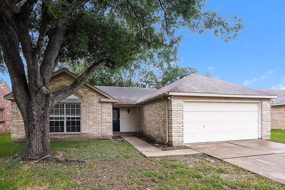 3 bed, 2.0 bath, 1350 sqft, $1,660 — Photo 3