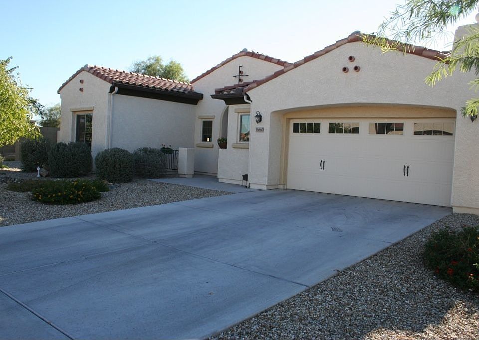 2.5 Car Garage