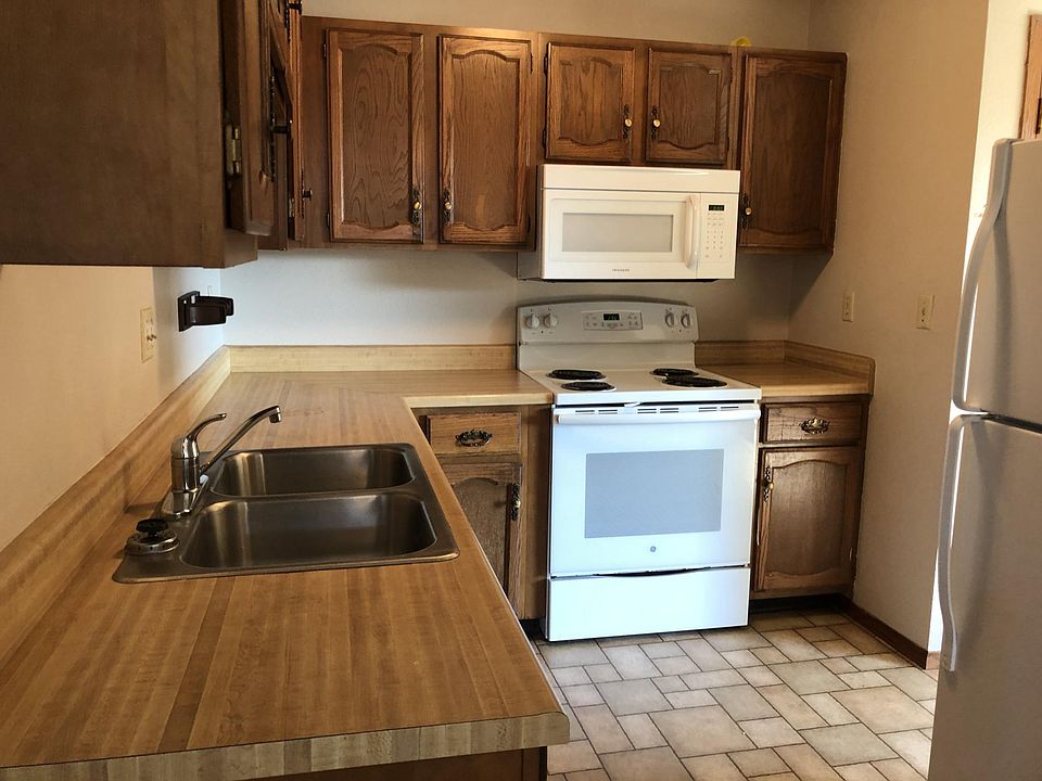 1st image of 613 6th St E