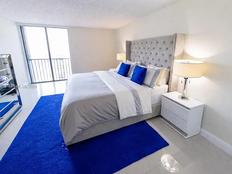 19707 Turnberry Way #20G — Photo 11
