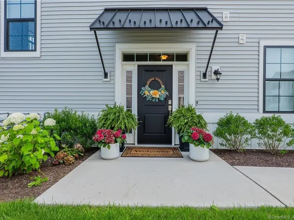 135 Brentwood Circle #135, Danbury, CT 06810