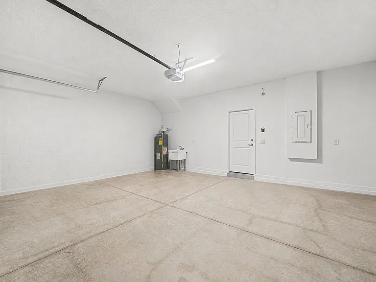 4440 Longwood Lake Sq — Photo 30