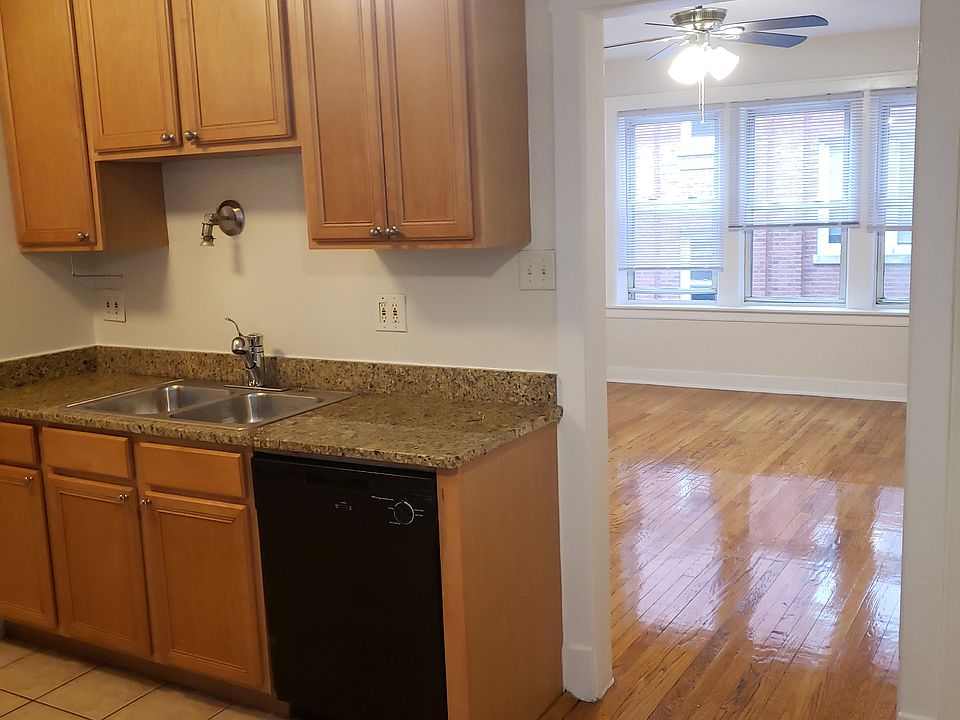 1st image of 3121 W Foster Ave Unit 2
