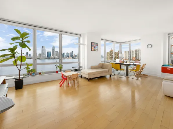 30 West Street image 2 of 11