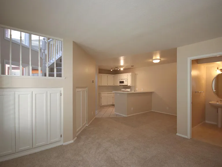 1074 Rocton Dr — Photo 10