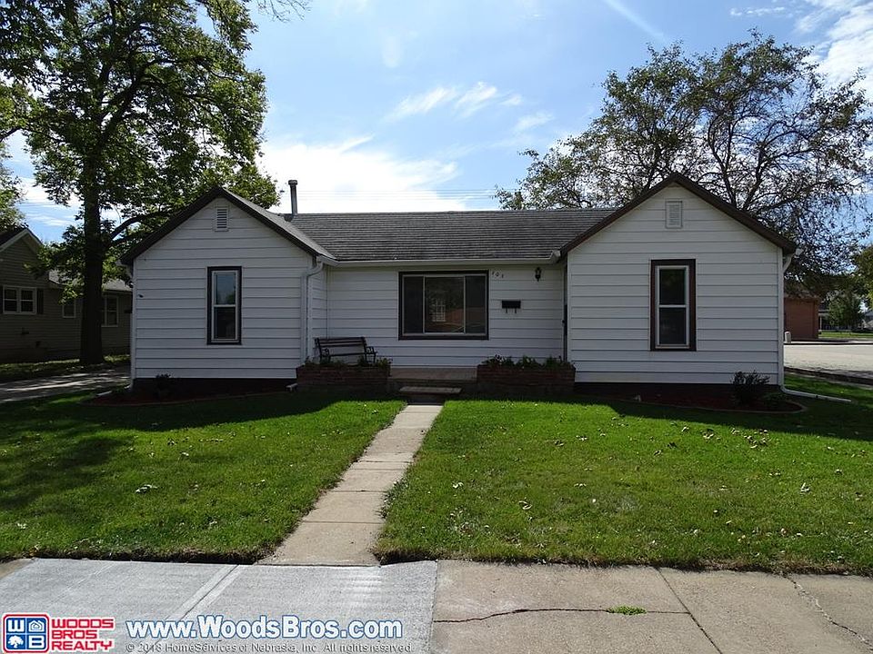 1st image of 105 E 12th Wood Riv NE