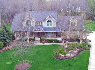 11855 Starbush Ct, Chagrin Falls, OH