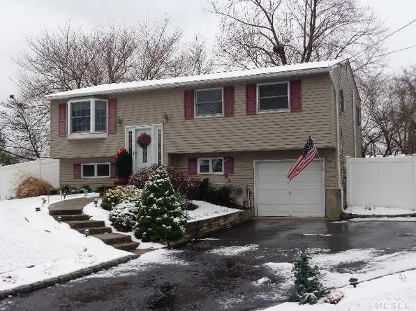 2 Nostrand Ave, Selden, NY 11784