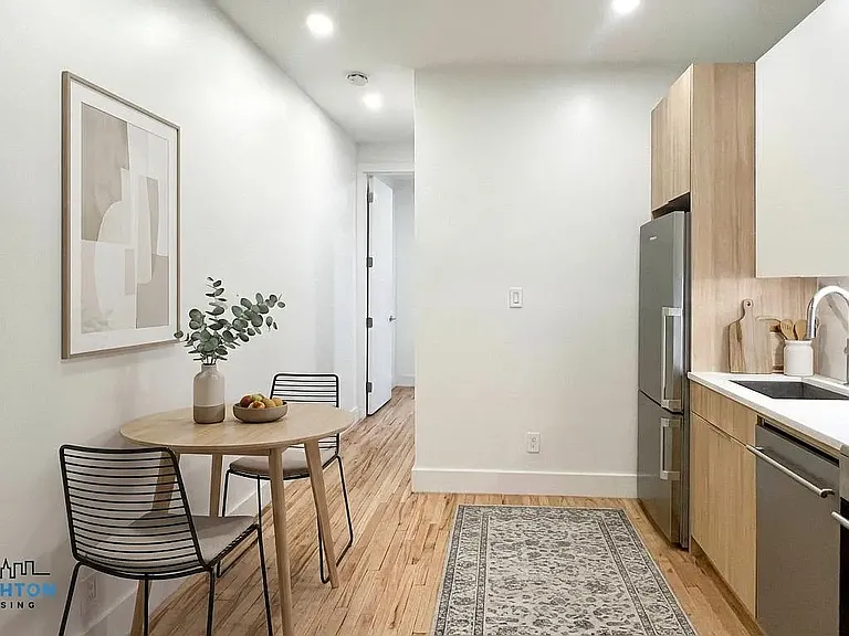 417 E 9th St #3 — Photo 3