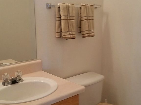 2nd bed room bathroom