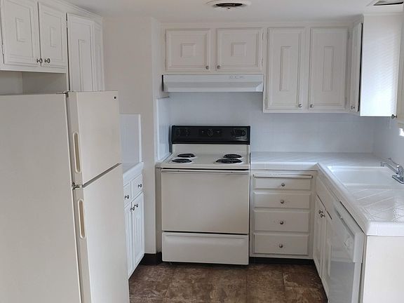 2nd image of 2813 N West Ave #401