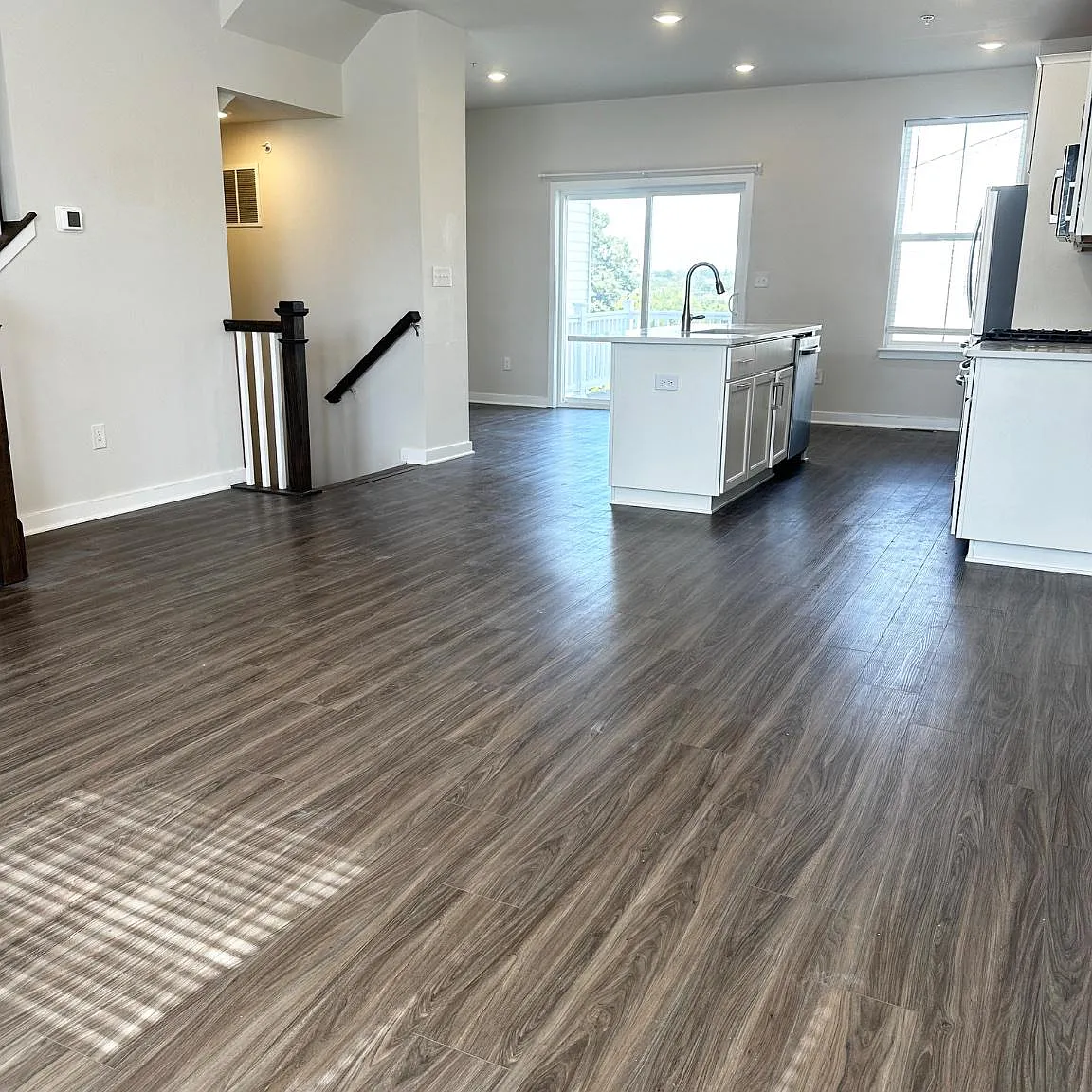 3 bed, 4.0 bath, 1470 sqft, $2,800 — Photo 3