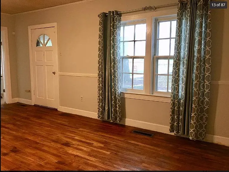 2419 S Greenwood Ave — Photo 6