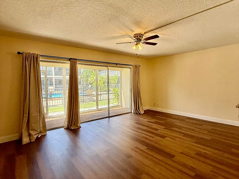 342 Southwind Dr #122 — Photo 7
