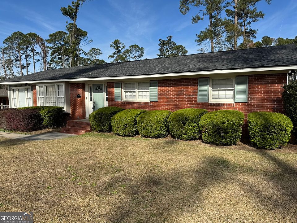 1st image of 902 Maplewood Dr