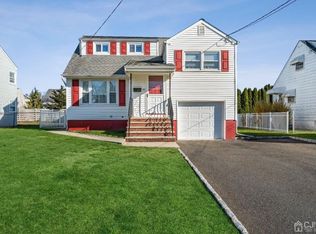 28 Gardner Pl, Parlin, NJ 08859