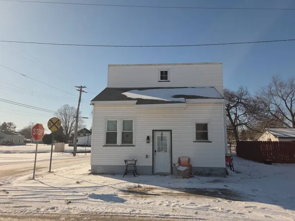 100 N Main St, Henderson, IL 61439