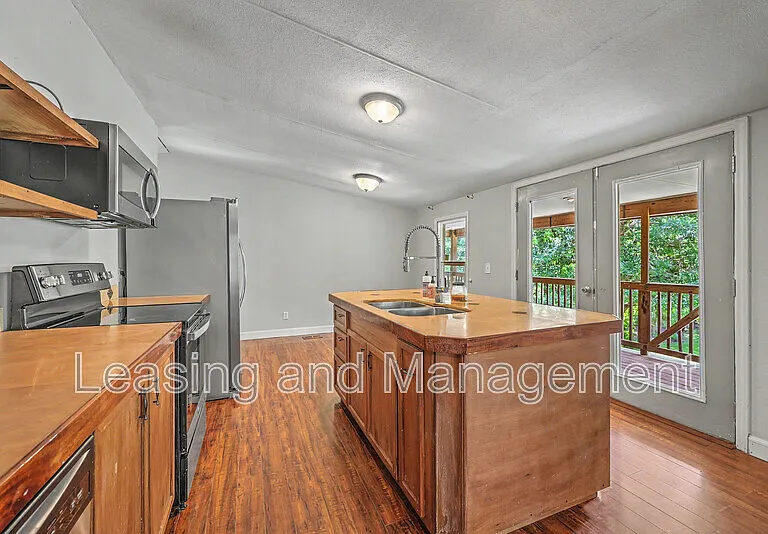 3585 Riley Wright Rd #2 — Photo 4