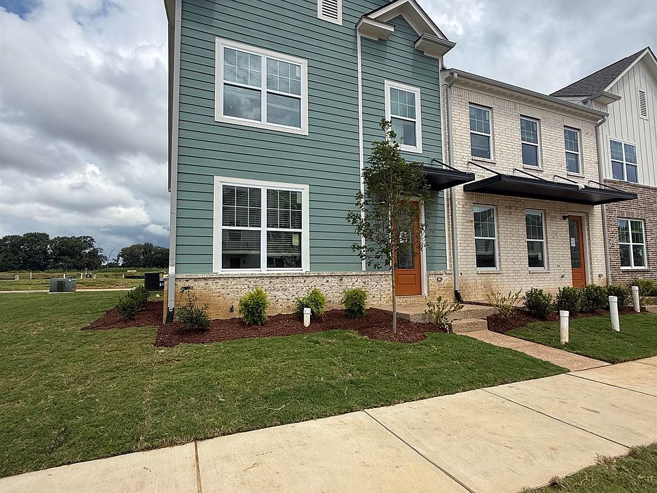 2nd image of 3045 Portage Dr