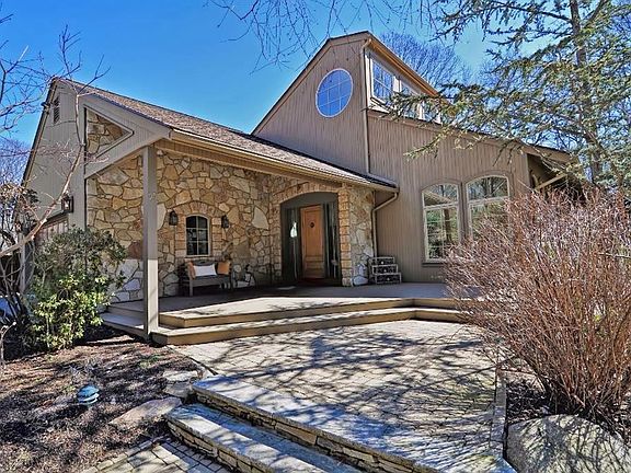 5th image of 55 Beechwood Dr