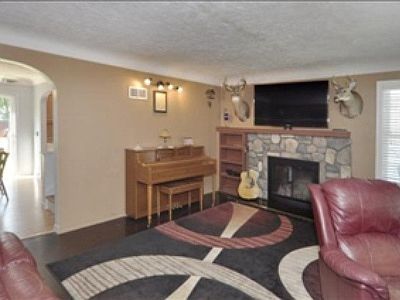4th image of 1528 E G Ave