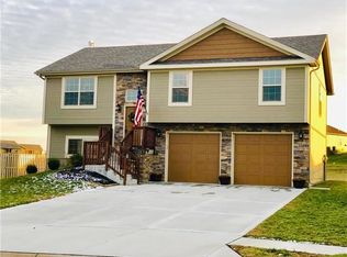 103 Creek Valley Ter, Smithville, MO 64089