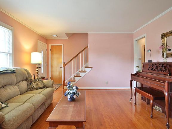 4th image of 2210 Landan Dr