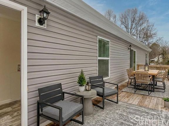 3rd image of 978 Old York Rd