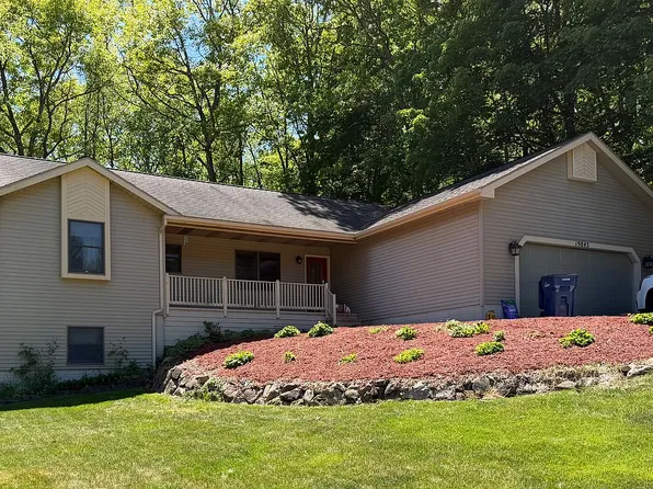 19843 Pine Woods Dr, Lake Ann, MI 49650