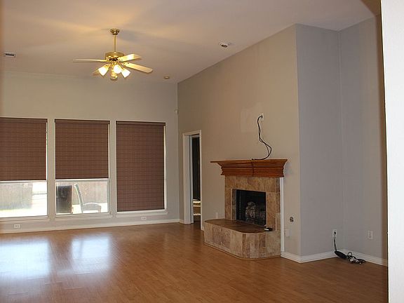 4th image of 501 Saddleback Ln