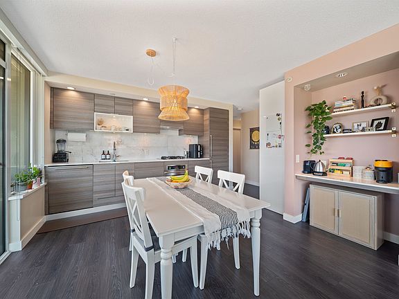 3rd image of 602 Como Lake Ave #602
