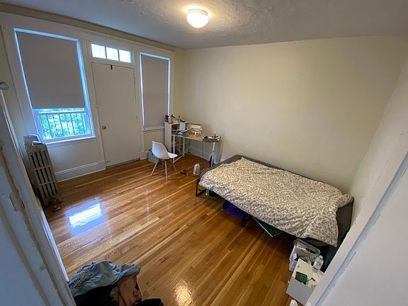 3rd image of 1634A Commonwealth Ave #25
