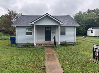 306 SW 4th St, Lindsay, OK 73052