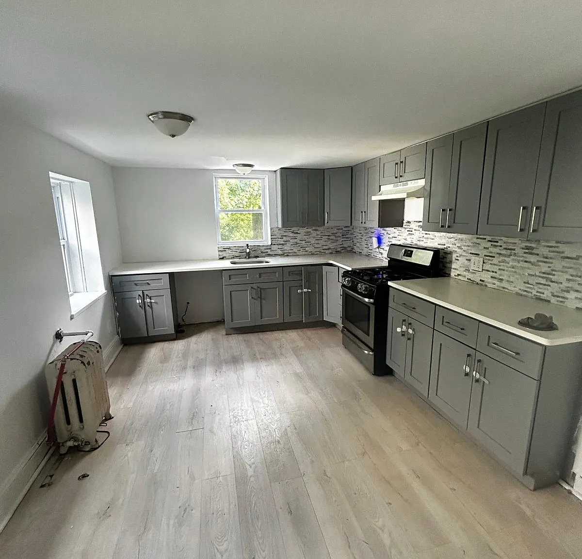3 bed, 700 sqft, $1,200 — Photo 1