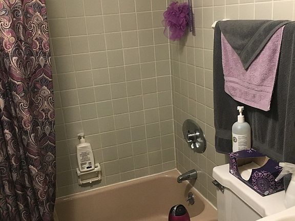5th image of 34 Kinross Rd APT 1