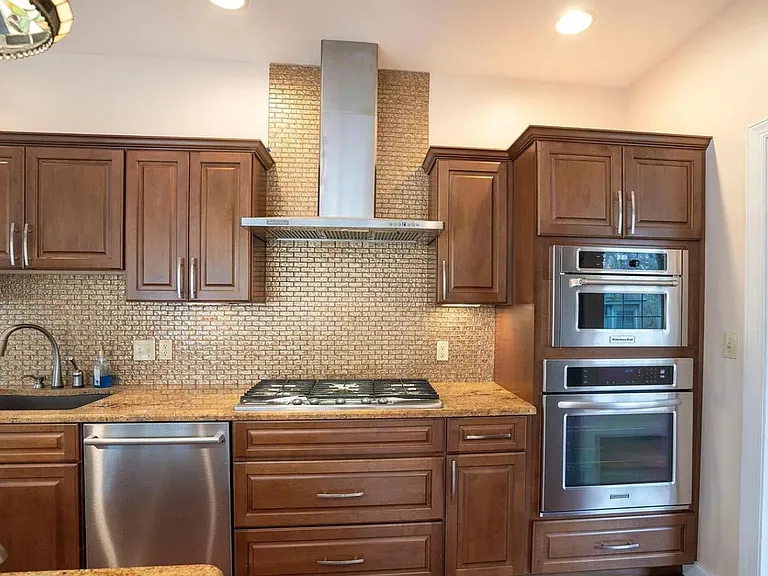 120 Meadowview Dr — Photo 14