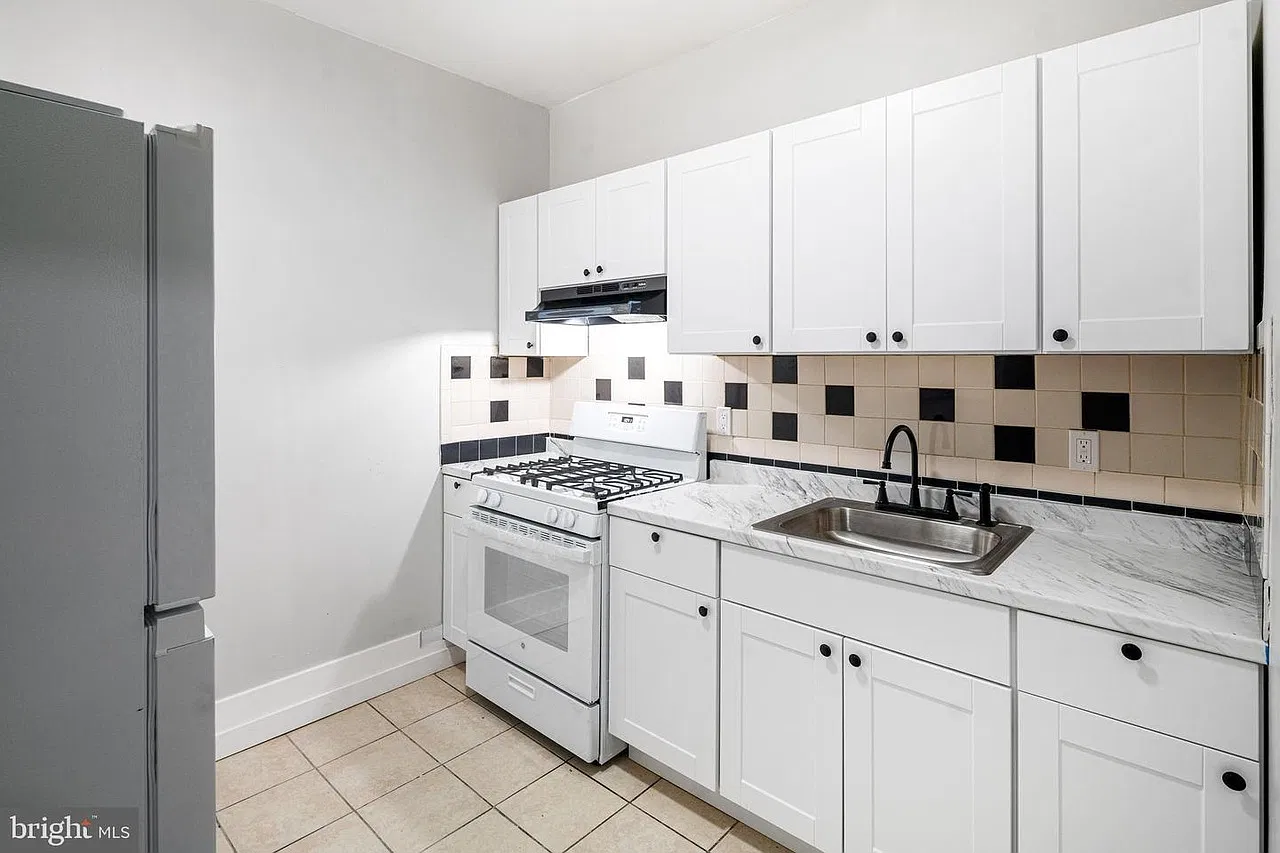 3 bed, 1.5 bath, 979 sqft, $1,500 — Photo 1