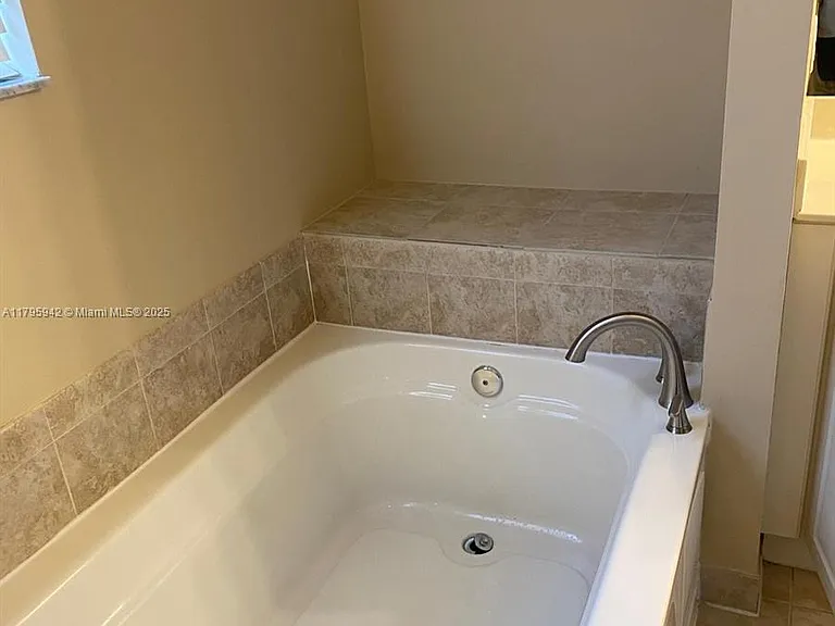 2832 SW 81st Ave — Photo 7