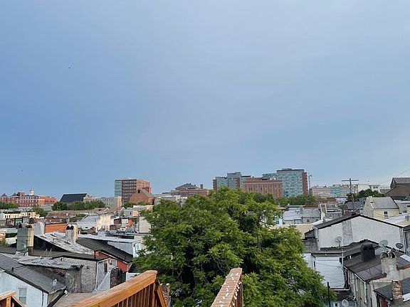 2nd image of 1812 E Pratt St