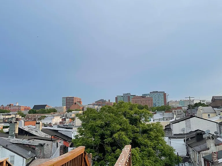 1812 E Pratt St — Photo 2