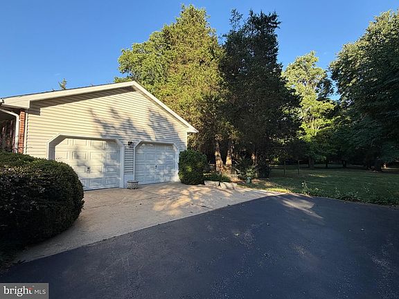 3rd image of 1324 Walnut Shade Rd