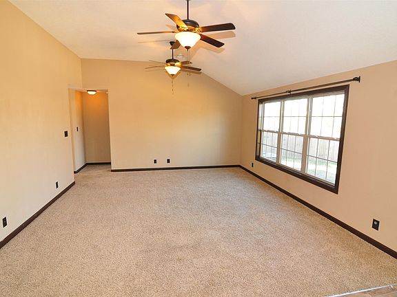 5th image of 524 Magnolia Dr