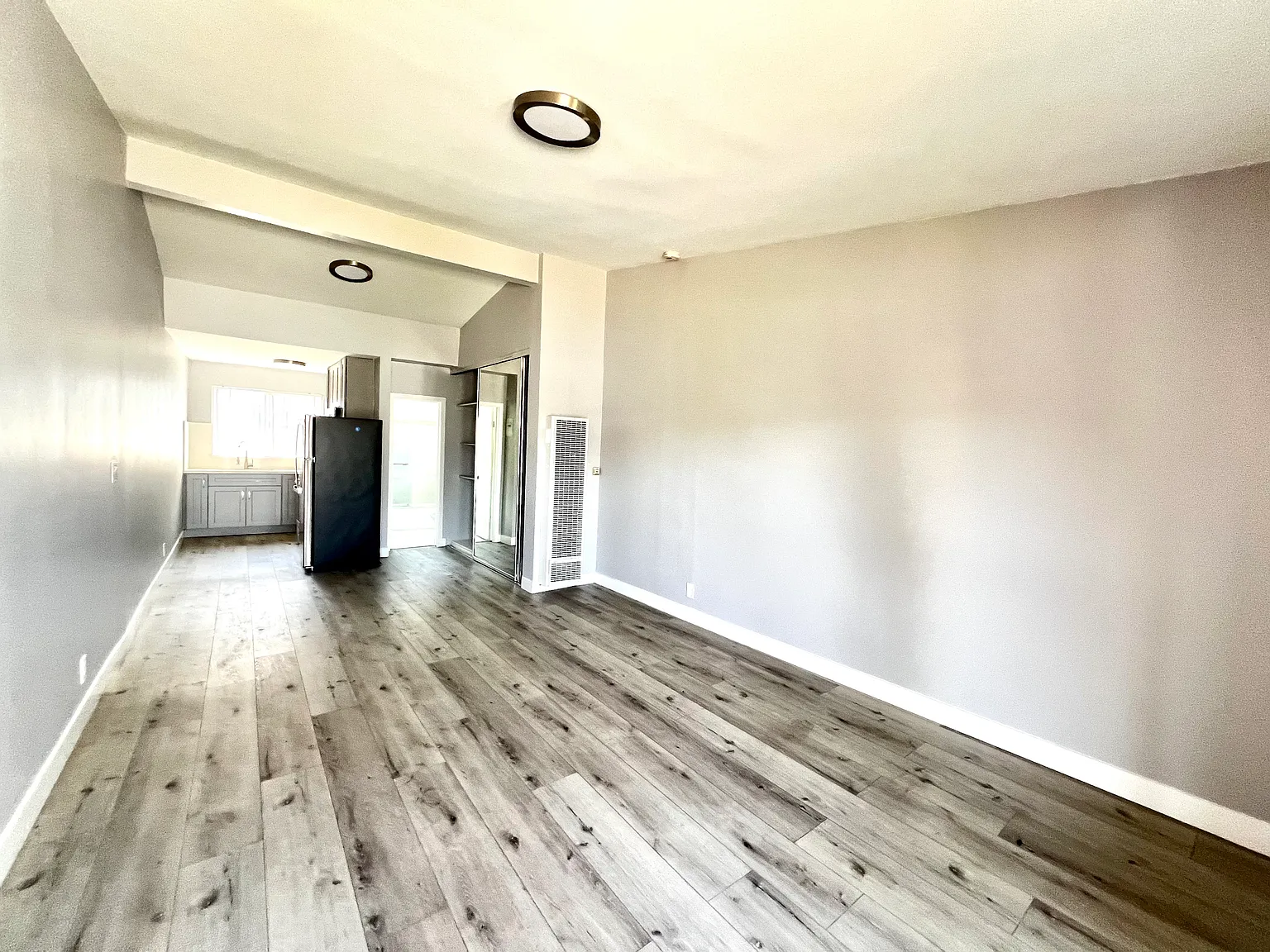 Studio, 400 sqft, $1,495 — Photo 3