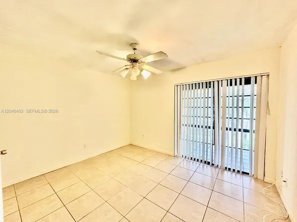 809 NE 199th St APT 206-7, Miami, FL 33179
