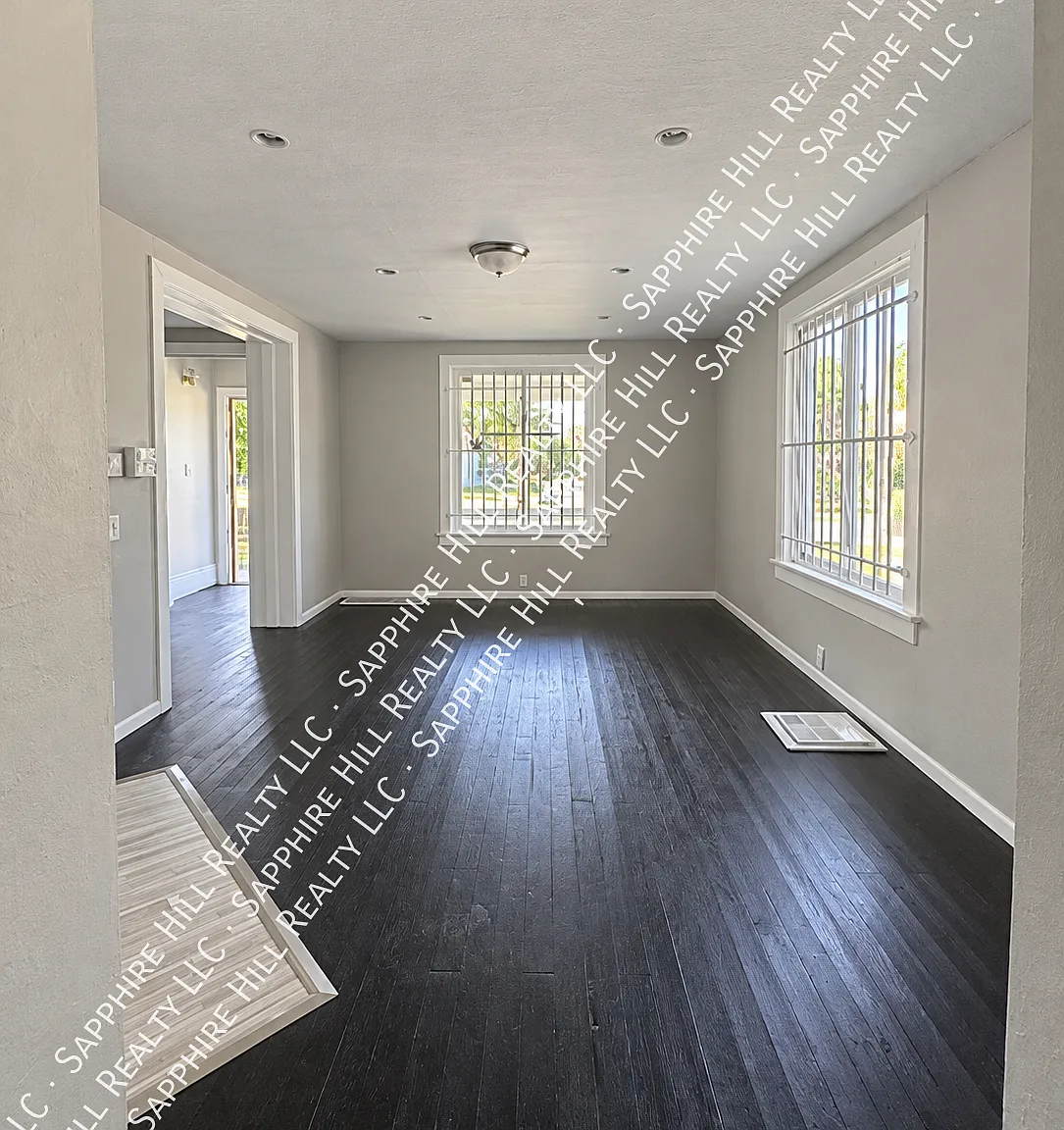 5 bed, $2,100 — Photo 3