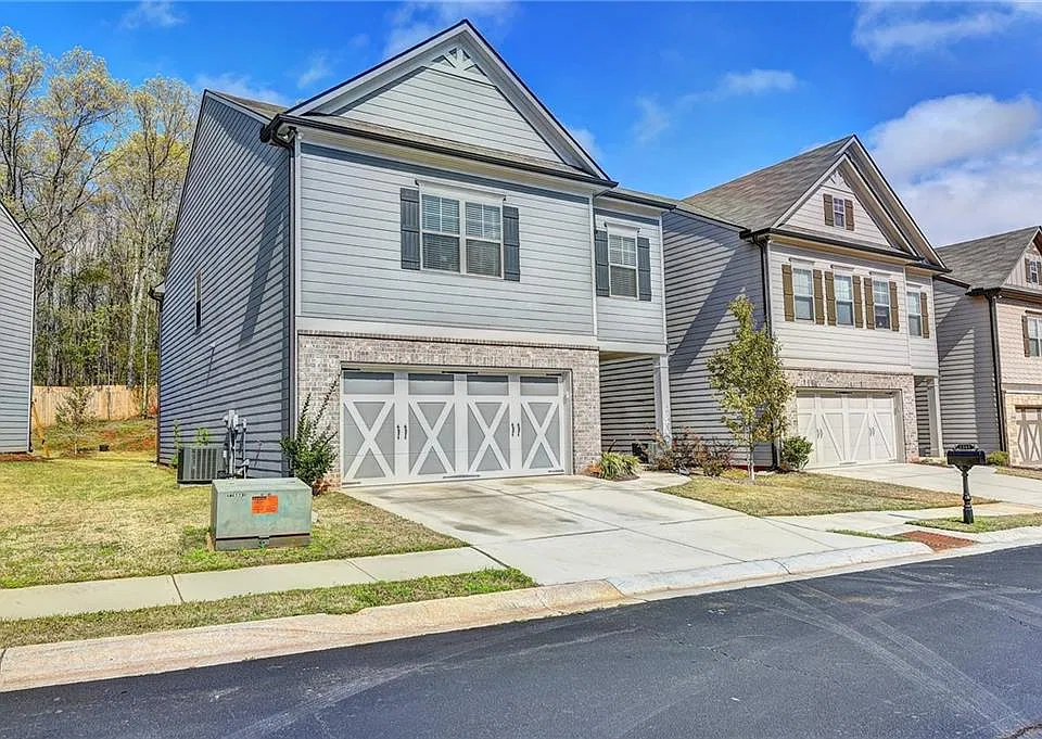 2245 Black Pebble Cir