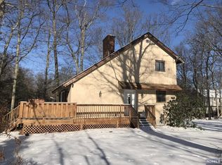 34 Jenkins Rd, Hewitt, NJ 07421